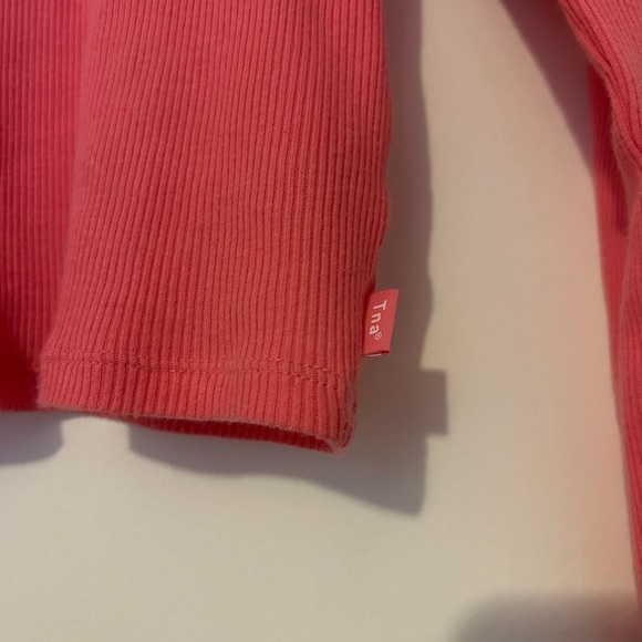 Aritzia Tna Rare Pink Color Long Sleeve Cropped Shirt - Picture 2 of 5